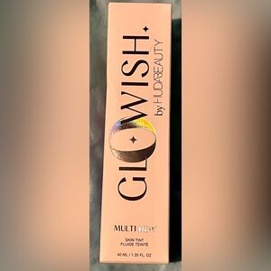 GloWish Multidew Vegan Skin Tint Foundation
13 Extra Rich